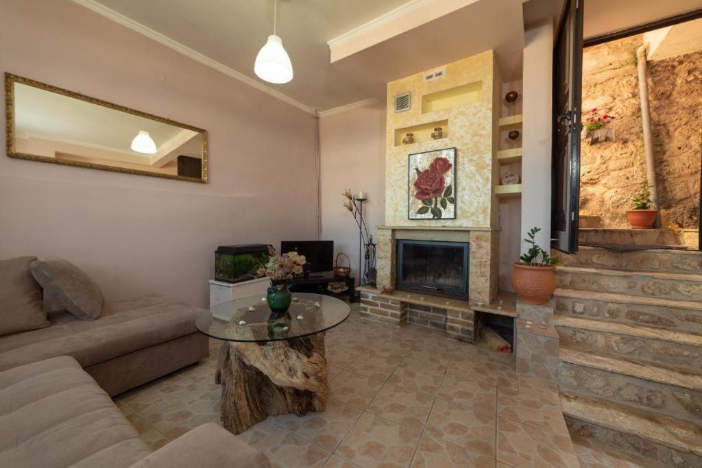 Appartamento Menecrates Rustic - San Matteo Ágios Matthaíos Esterno foto